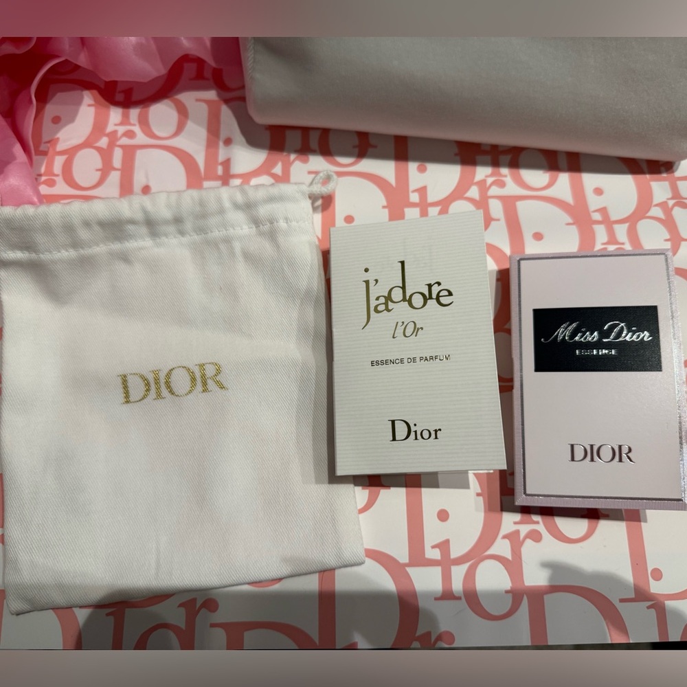 Dior Beauty White Velvet and Gold Cosmetic Bag and Minis - Picture 4 of 9